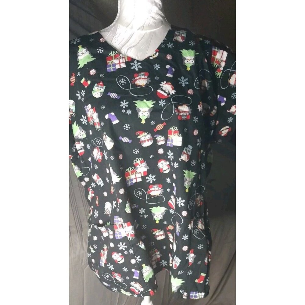 Zoe Chloe XL Womens Christmas Themed Scrubs Top Very Nice Condition